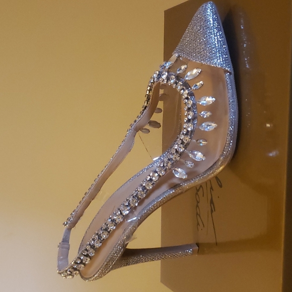 Heel - Picture 2 of 2